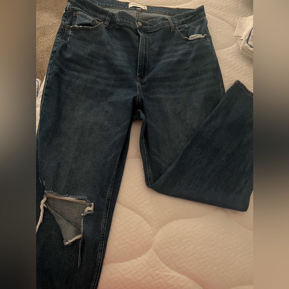 Abercrombie Curve Love Ultra High Rise Ankle Straight Jean